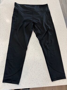 Women's Black High-Waist Performance Leggings with Side Pockets